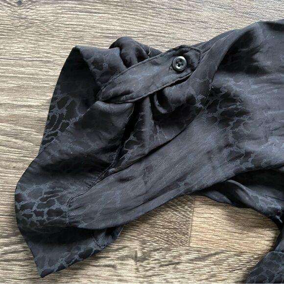 Torrid Sheer Animal Print Roll Tab Sleeve Black Blouse Plus Size Women's size 4X - Picture 8 of 10